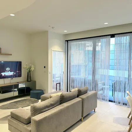Cozy Mercury Tower With Rooftop Pool By Arcocollection *