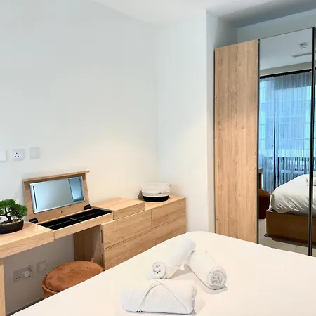 Cozy Mercury Tower With Rooftop Pool By Arcocollection 아파트