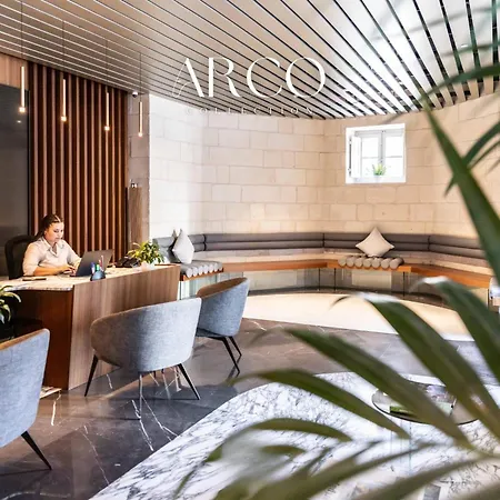 Cozy Mercury Tower With Rooftop Pool By Arcocollection *